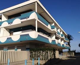 Fronte spiaggia/bilocale/aria cond