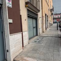 Locale deposito + garage con wc e cucinino