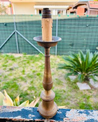 Antico portacandele in bronzo. (Inizi ‘800).
