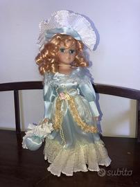 Bambola in porcellana da collezione