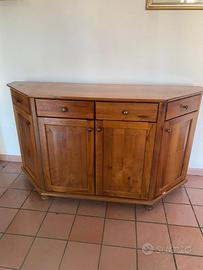Credenza sagomata, realizzata in legno massello