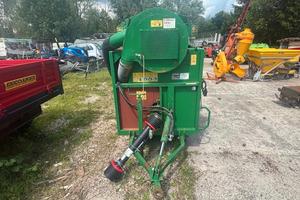 RACCOGLITRICE FACMA PER NOCCIOLE CASTAGNE USATA CI