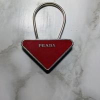 Spilla / portachiavi Prada triangolo rosso vintage