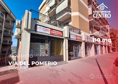 Locale con 2 vetrine in Via Del Pomerio