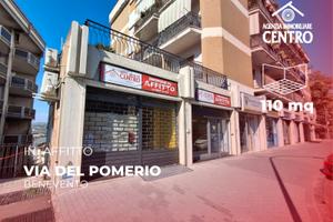 Locale con 2 vetrine in Via Del Pomerio