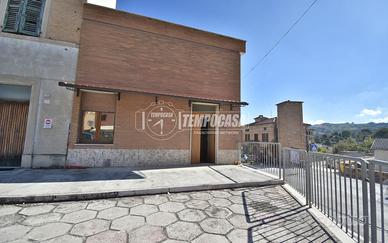 Magazzino con spazio esterno e contributo sisma