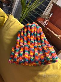 Cappello ad uncinetto realizzato a mano