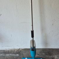 Scopa lava pavimenti con serbatoio