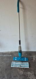 Scopa lava pavimenti con serbatoio