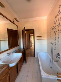 Mobile in legno completo da bagno