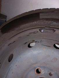 2 gomme termiche, semi usate con cerchi