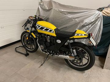Yamaha XJ 550