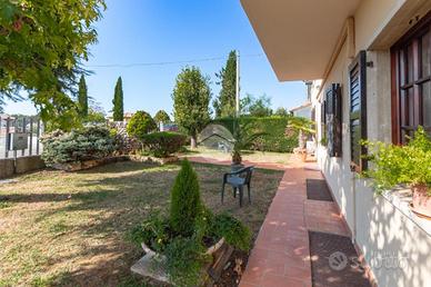 CASA SEMINDIPENDENTE A PESCANTINA