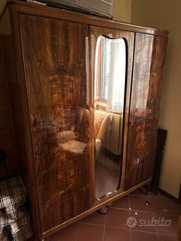 Mobile antiquariato in legno