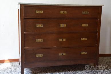 Vecchia credenza con ripiano in marmo