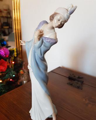 STATUETTA DAMA "THE FLIRT" LlHADRO