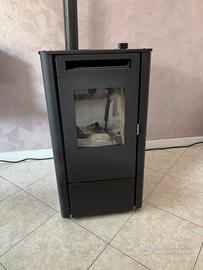 Stufa a pellet Punto Fuoco Thelma 8 kW – Nero
