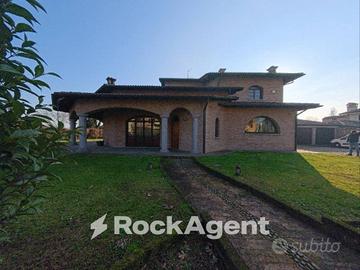 DUCATONA PRESTIGIOSA VILLA UNIFAMILIARE CON PARCO