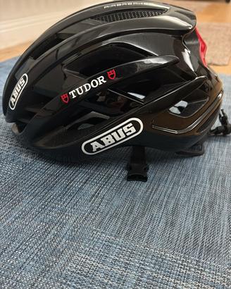 Casco nuovo mai usato