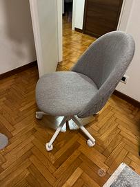 Sedia ufficio girevole in tessuto grigio