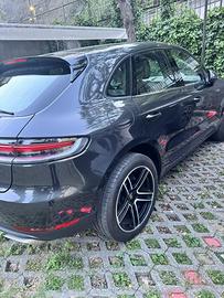 Porsce macan 2021