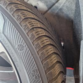 Pneumatici invernali 235/55 R18 104V