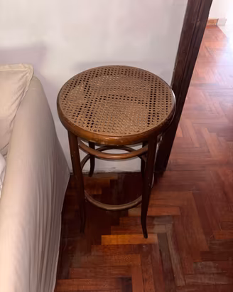 Sgabello alto vintage in legno curvato e paglia 