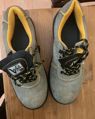 Scarpe antinfortunistiche n40 nuove