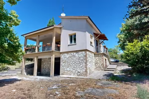 Villa di 133 m² con 4 locali e box auto doppio a R