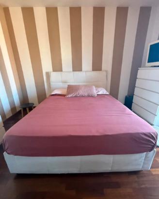 Letto matrimoniale con contenitore