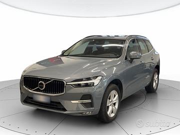 VOLVO 2.0 B4 Momentum AWD auto