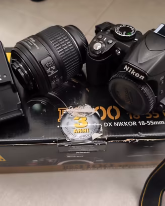 Macchina fotografica Nikon con obettivi