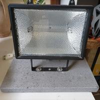 Faro alogeno per esterni 