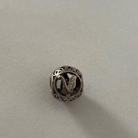 Charm lettera V pandora