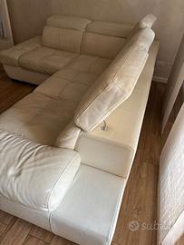 Divano angolare Made in Italy in pelle bianca