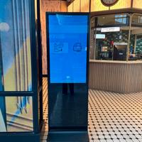 Chiosco Interattivo 49" Verticale – Digital Signag