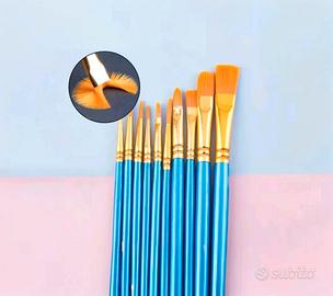 Set di 10 pennelli per pittura con setole morbide.