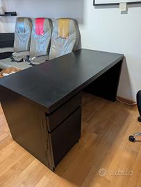 Scrivania IKEA MALM  con cassettiera nero/marrone