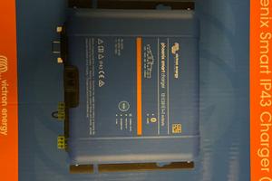 CARICABATTERIE VICTRON PHOENIX SMART CHARGER 24/16