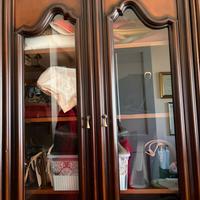 Studio in legno e sedie