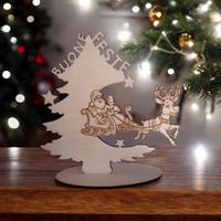 albero natalizio con slitta di babbo natale 