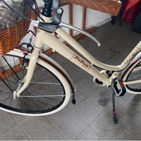 City bike VIA VENETO. By Cannellini