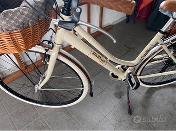 City bike VIA VENETO. By Cannellini
