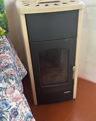 Termostufa a pellet Laminox Greta 18 kw Idro Plus