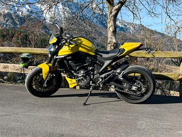 Monster 937 + giallo optional Ducati - Km 14200