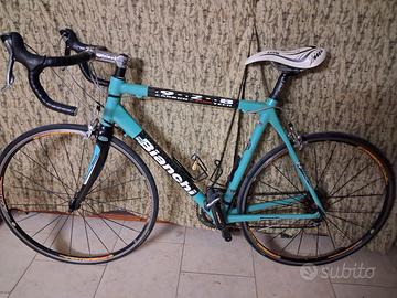 Bicigletta da corsa marca bianchi 928 in carbonio