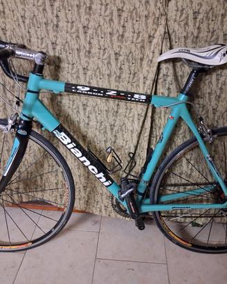 Bicigletta da corsa marca bianchi 928 in carbonio