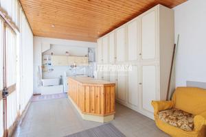 AMPIO MAGAZZINO CON APPARTAMENTO E VETRINA A COLLE