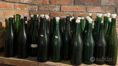 Bottiglie di vino di vetro vuote