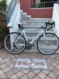 Bicicletta da strada in carbonio